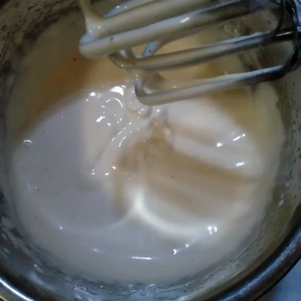 Mixer dengan kecepatan tinggi sampai kental.