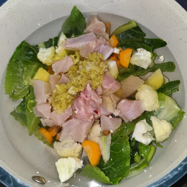 Kemudian masukan bumbu tumis tadi.