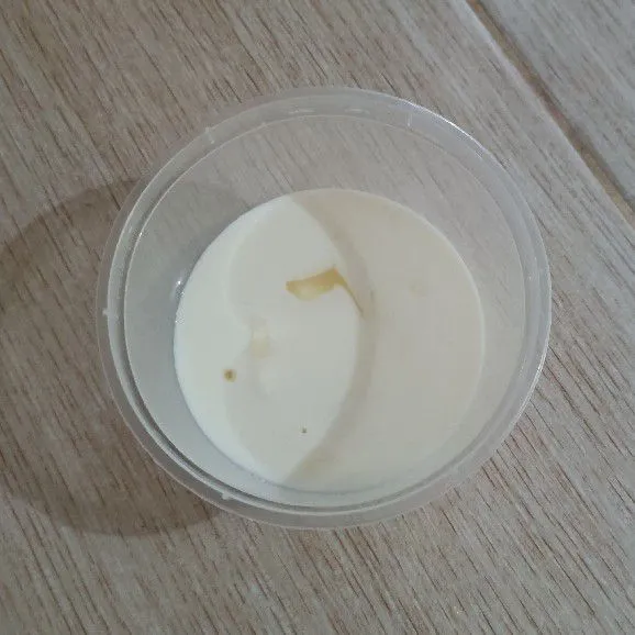 Masukkan susu cair.