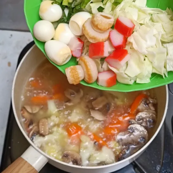 Masukkan sisa bahan terakhir dan masak selama 3 menit.