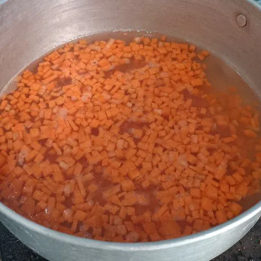 Rebus wortel hingga 3/4 matang.