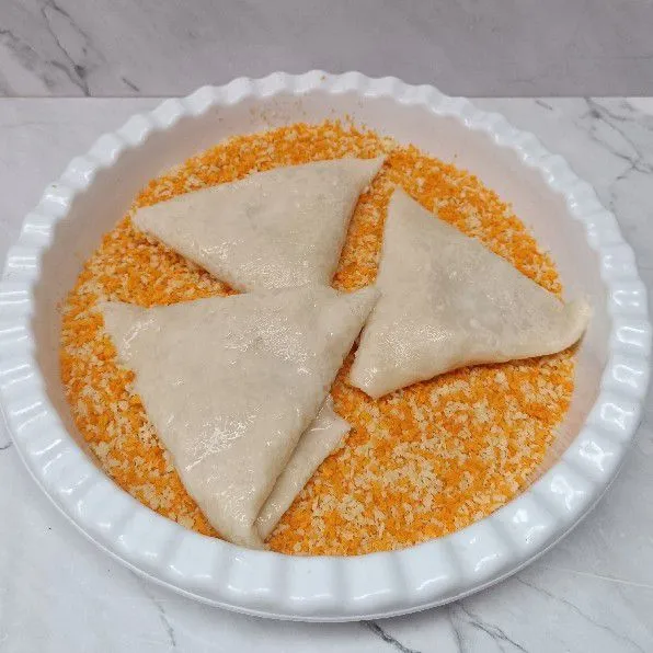 Masukkan ke dalam tepung panir. Balut sempurna.