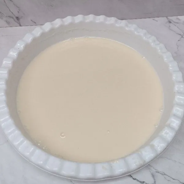 Campur bahan pelapis  yaitu tepung terigu, garam dan air.