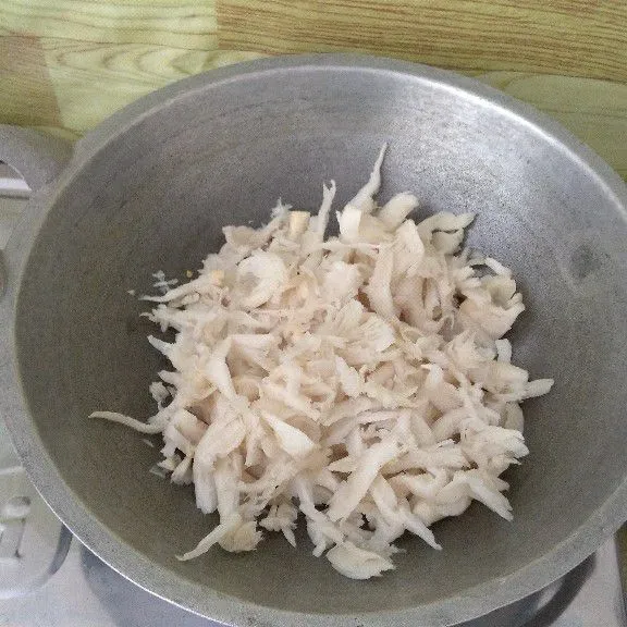 Masukkan jamur tiram lalu aduk .