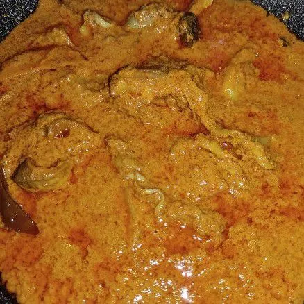 Kemudian masak sampai tanak dan kuah menyusut sehingga menjadi rendang.