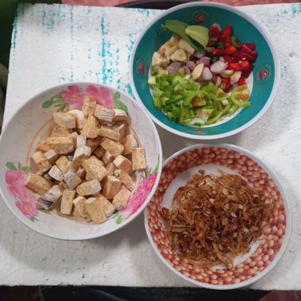 Siapkan semua bahan.