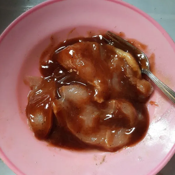 Tambahkan saus bbq biarkan selama 15 menit dalam lemari es.