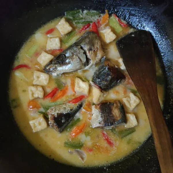 Masak hingga mendidih kembali, matikan api.