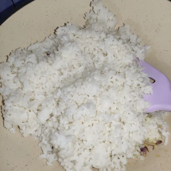 Lalu masukan nasi.