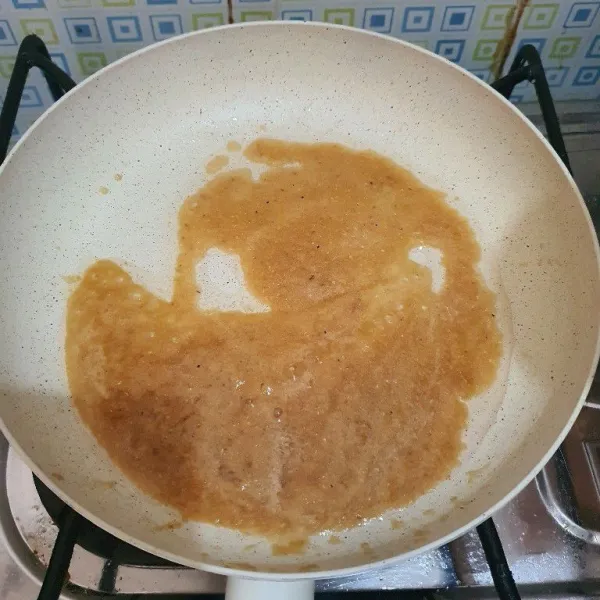 Tumis bumbu halus sampai matang.