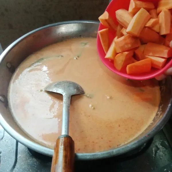 Setelah itu masukan wortel.