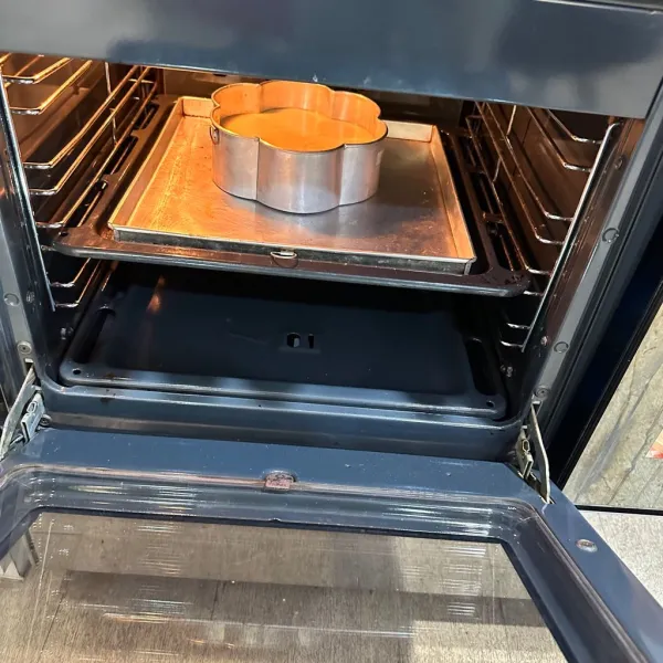 Panggang selama 40 menit. Sebelumnya oven sudah dipanaskan selama 15 menit suhu 150 derajat.