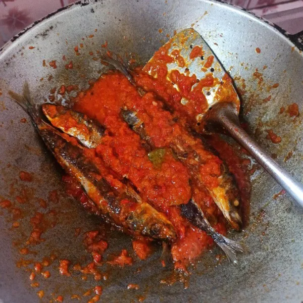 Masak hingga bumbu meresap.