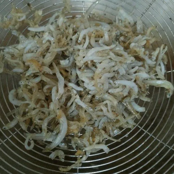 Goreng garing teri medan .