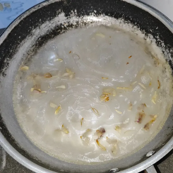 Kemudian masukan air.