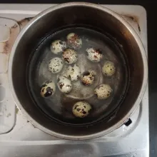 Rebus telur puyuh.