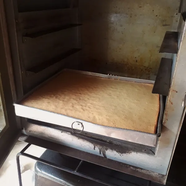Panggang dalam oven yang sudah dipanaskan, gunakan api sedang hingga matang.