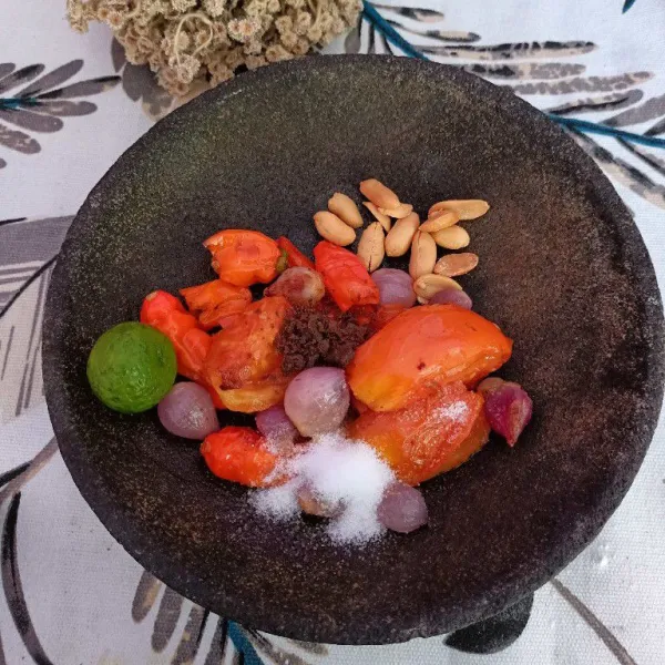 Goreng lalu haluskan.