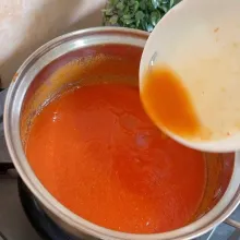 Masukkan air asam jawa.