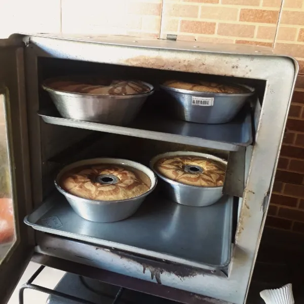 Panggang dalam oven yang sudah dipanaskan, gunakan api sedang hingga matang, sesuaikan dengan oven masing - masing.