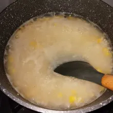 Setelah mendidih masukkan bumbu halus, aduk sampai bumbu larut. Masak sambil sesekali diaduk sampai beras pecah.