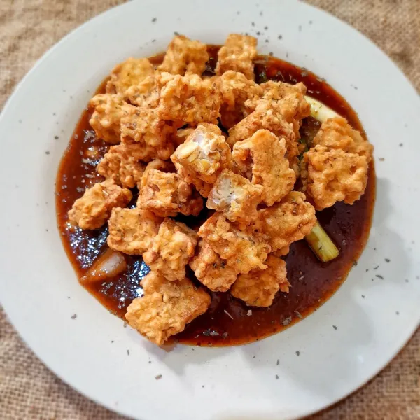 Tambahkan tempe goreng, aduk rata dan sajikan!