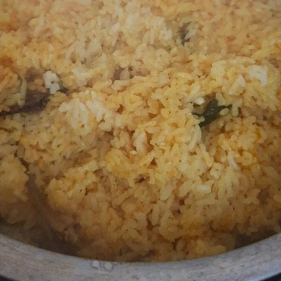 Kukus nasi sampai tanak.