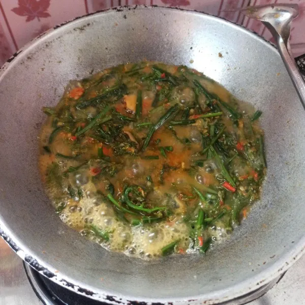 Masak hingga matang dan bumbu meresap.
