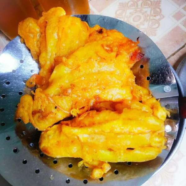 Setelah matang, angkat dan tiriskan. Lalu sajikan.
