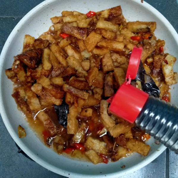 Masukkan saos tiram, biarkan kuah meresap dan siap disajikan.