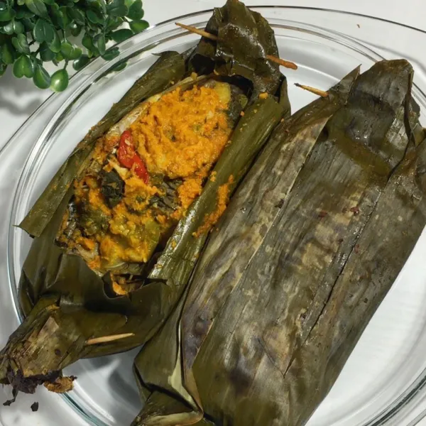 Pepes Ikan mujahir siap dihidangkan.