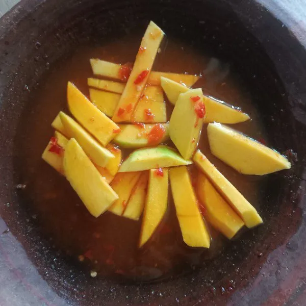 Aduk-aduk. Masukkan ke kulkas sebelum dimakan.