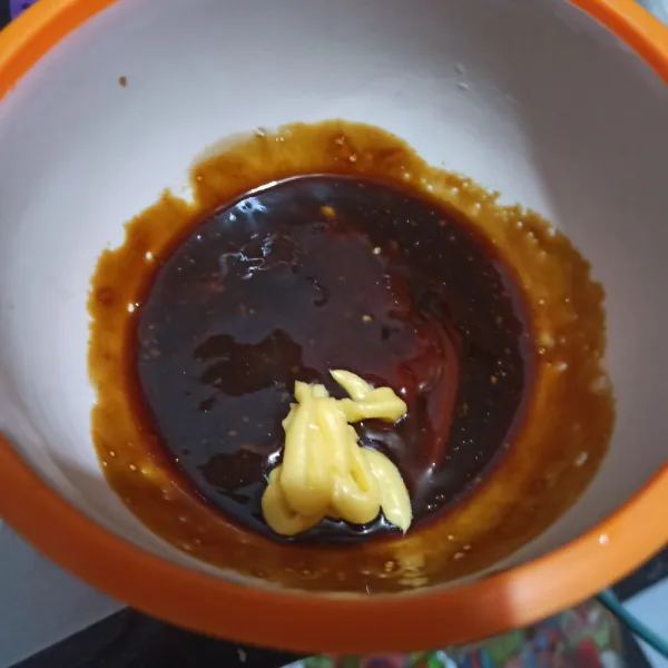Beri margarin, aduk rata.
