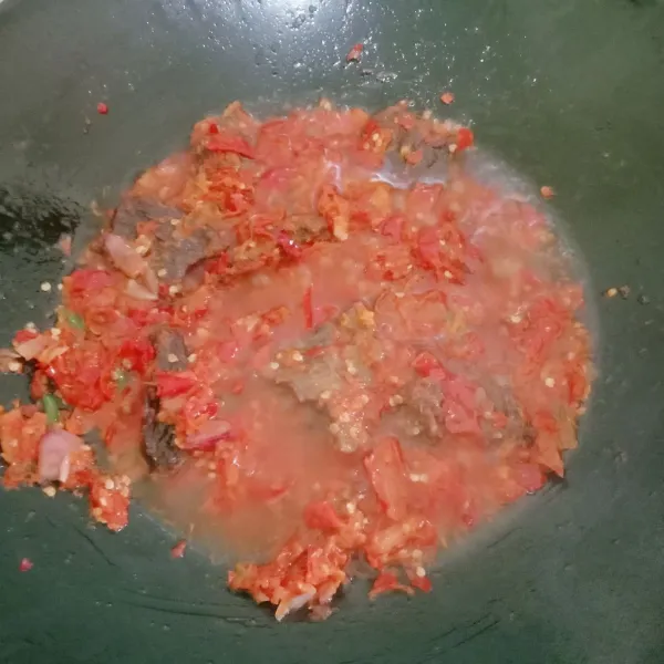 Setelah itu, masukkan dendeng aduk merata, dan masak sebentar lalu angkat dan sajikan.