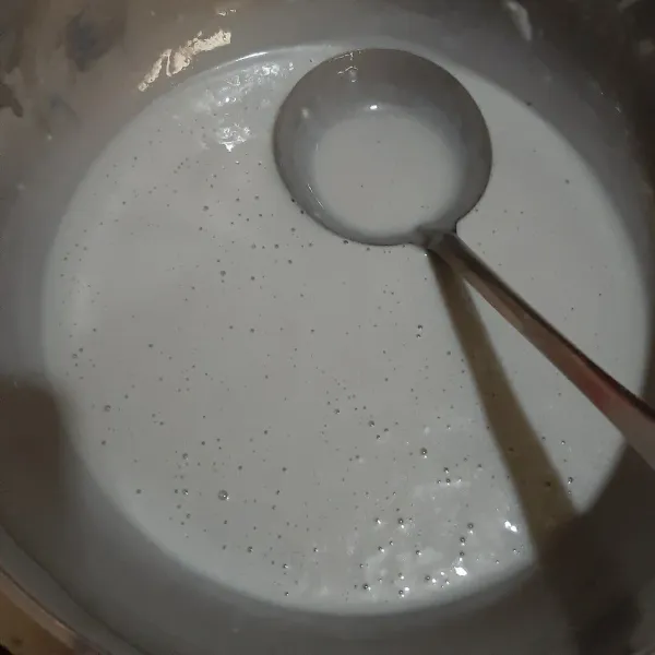 Terakhir beri margarin cair lalu diamkan 30 menit (ditutup lap bersih).