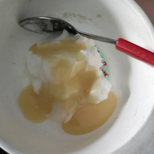 Campur semua saus salad.