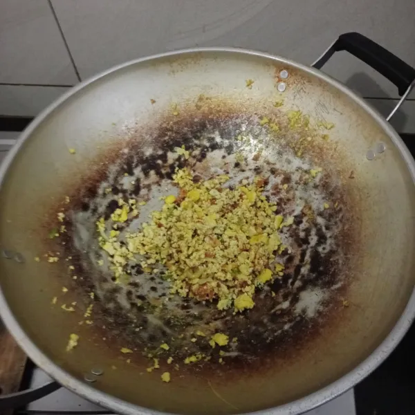 Oseng oseng tahu sampai agak kering, sesuai keinginan. Siap di hidangkan bersama nasi hangat.