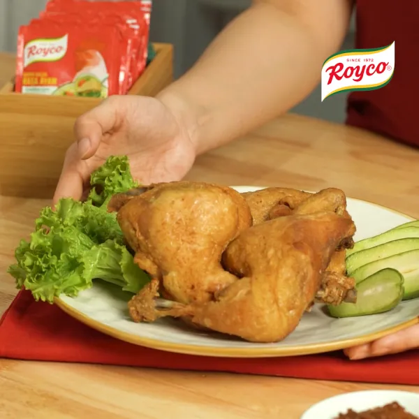 Ayam goreng Royco siap untuk disajikan.