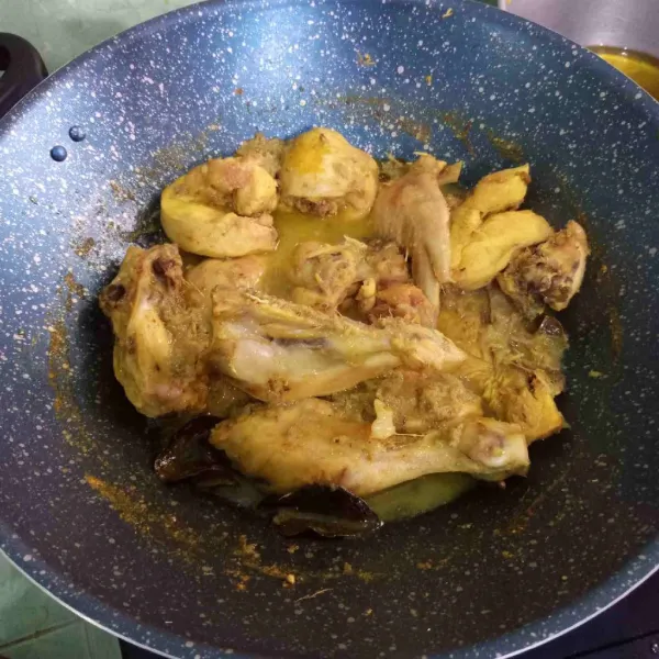 Rebus hingga ayam empuk dan air asat.