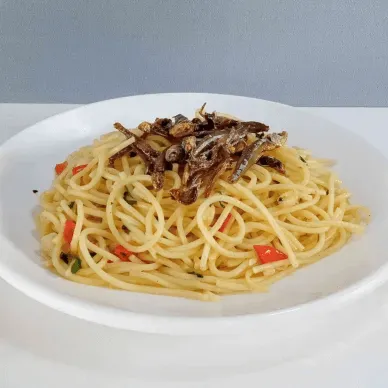 Resep spaghetti aglio olio dengan anchovy kering