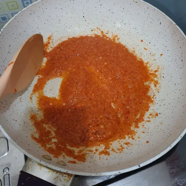 Tumis hingga harum.