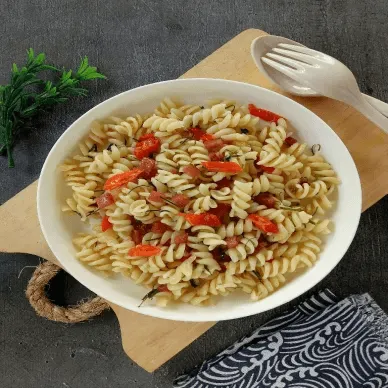 Resep macaroni aglio olio dengan tambahan daun jeruk dan irisan cabai