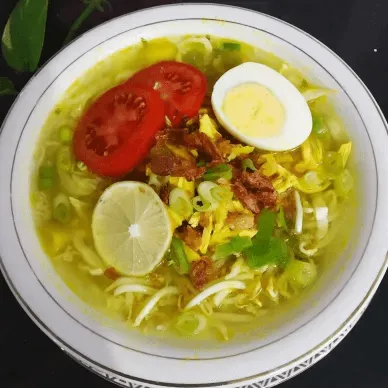 resep Soto ayam bening dengan tomat, tauge, bihun, soun,jeruk nipis, telur rebus, dan daging ayam