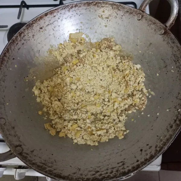 Masak hingga tahu kering.