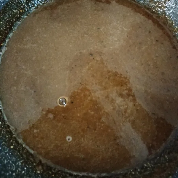 Lalu blender saus, masak kembali masukkan larutan maizena, masak hingga mengental dan angkat. Sajikan dgn steak daging.