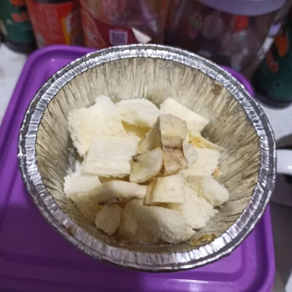Beri pisang kepok putih.