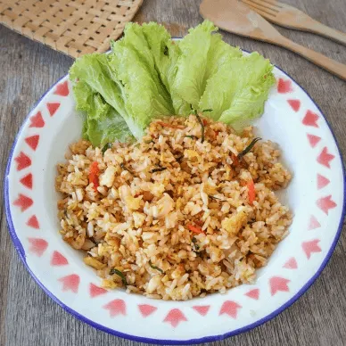 resep nasi goreng daun jeruk dengan selada