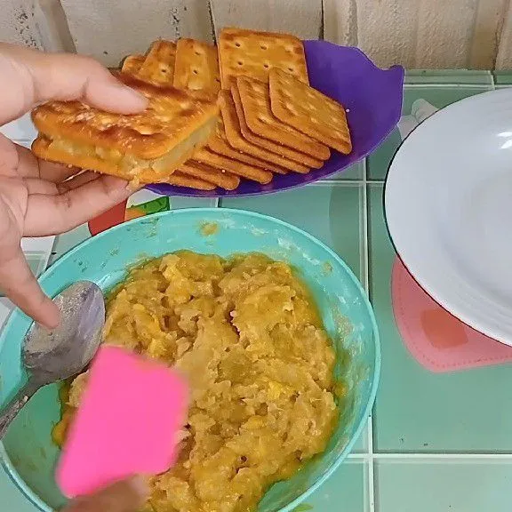 Rapikan pinggirannya .