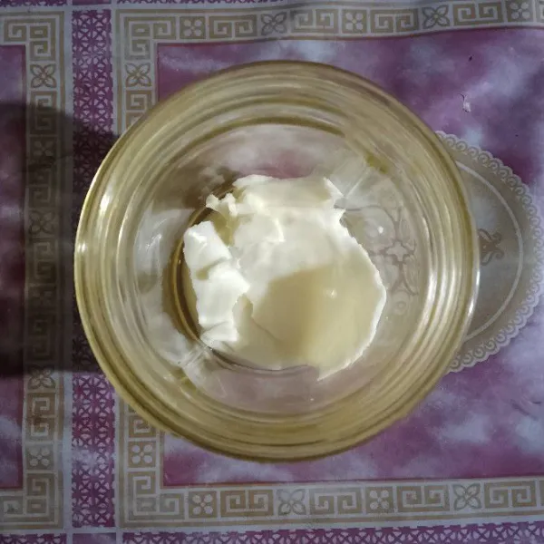 Blender kental manis, gula pasir, keju slice dan air untuk topping .