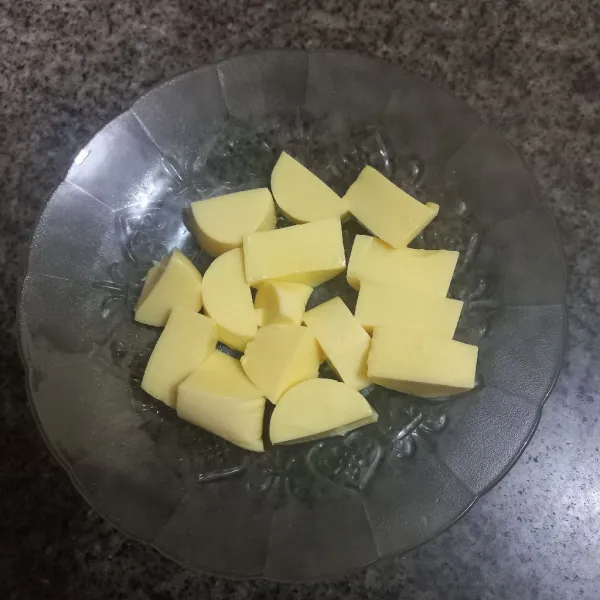 Potong-potong tofu.